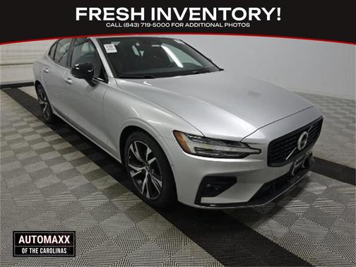 2022 Volvo S60 T5 R-Design