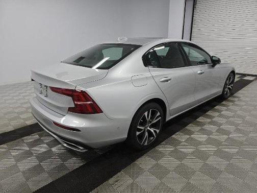 2022 Volvo S60 T5 R-Design