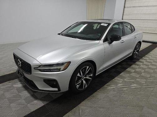 2022 Volvo S60 T5 R-Design