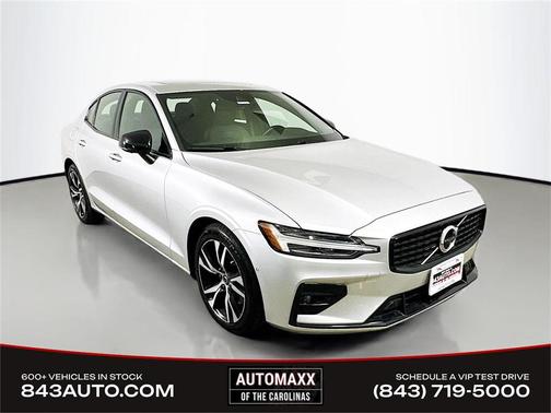 2022 Volvo S60 T5 R-Design