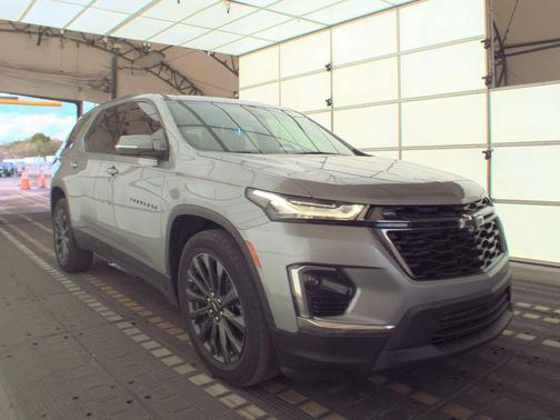 Sterling Gray Metallic 2023 Chevrolet Traverse RS