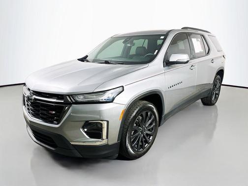 Sterling Gray Metallic 2023 Chevrolet Traverse RS