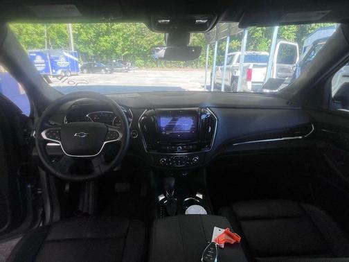 Sterling Gray Metallic 2023 Chevrolet Traverse RS