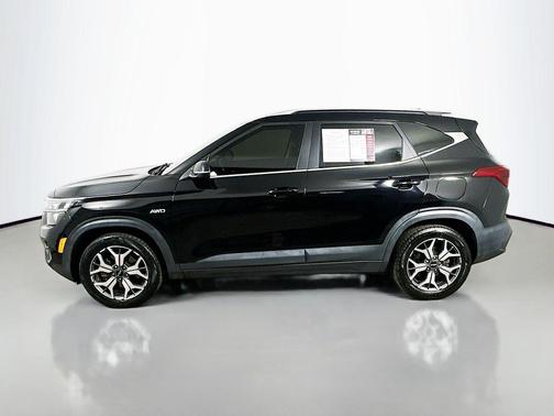 Cherry Black 2022 Kia Seltos EX