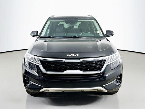 Cherry Black 2022 Kia Seltos EX
