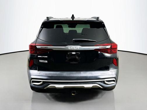 Cherry Black 2022 Kia Seltos EX