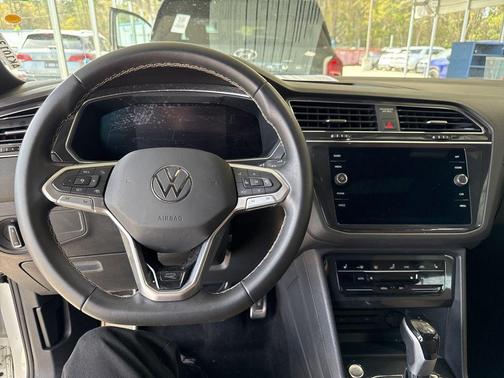 2023 Volkswagen Tiguan 2.0T SE R-Line Black