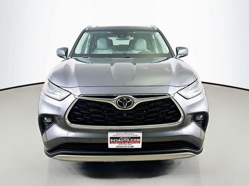 Magnetic Gray Metallic 2021 Toyota Highlander Platinum