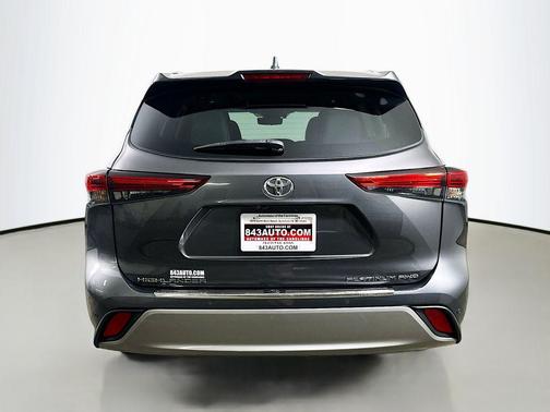 Magnetic Gray Metallic 2021 Toyota Highlander Platinum