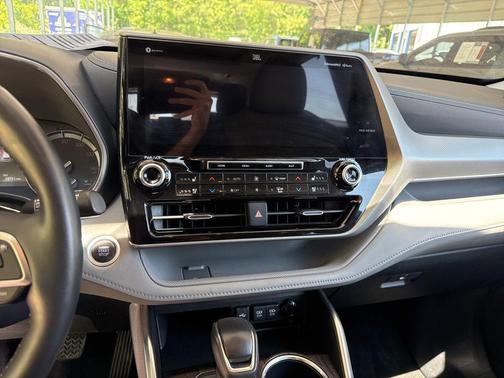 Magnetic Gray Metallic 2021 Toyota Highlander Platinum