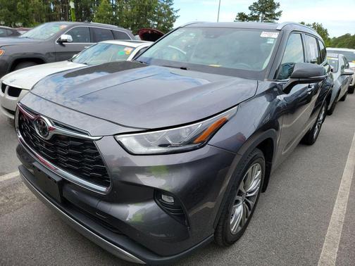 Magnetic Gray Metallic 2021 Toyota Highlander Platinum