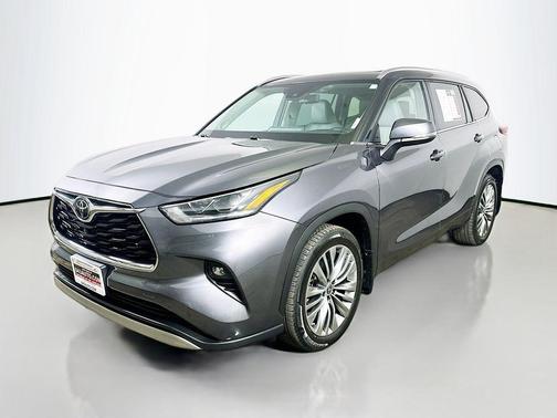 Magnetic Gray Metallic 2021 Toyota Highlander Platinum