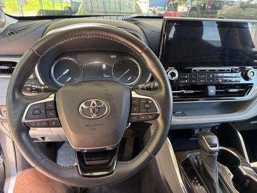 Magnetic Gray Metallic 2021 Toyota Highlander Platinum