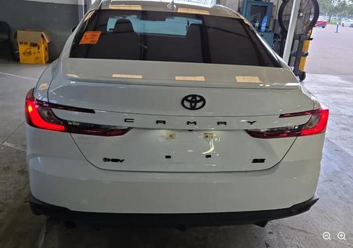 Ice Cap 2025 Toyota Camry SE