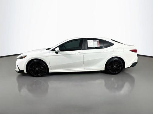 Ice Cap 2025 Toyota Camry SE