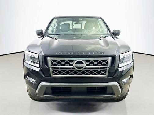 2024 Nissan Frontier SL