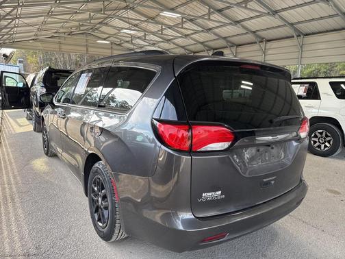 2021 Chrysler Voyager LXI