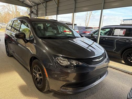 2021 Chrysler Voyager LXI