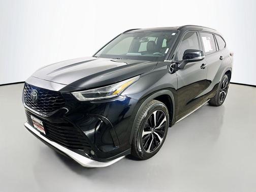 Midnight Black Metallic 2021 Toyota Highlander XSE