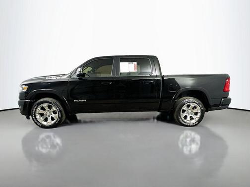 Diamond Black Crystal Pearlcoat 2025 RAM 1500 Big Horn/Lone Star