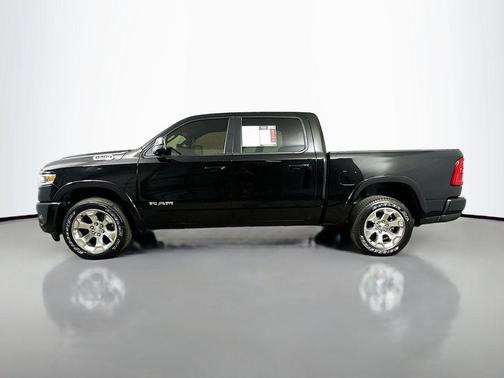 Diamond Black Crystal Pearlcoat 2025 RAM 1500 Big Horn/Lone Star