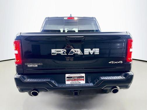 Diamond Black Crystal Pearlcoat 2025 RAM 1500 Big Horn/Lone Star