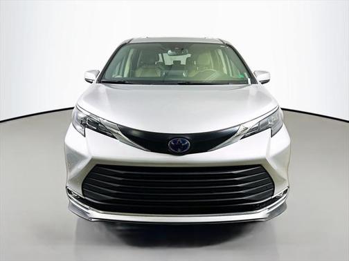 2024 Toyota Sienna XLE 7 Passenger