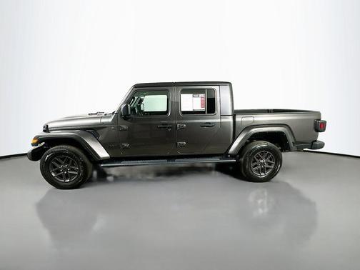 Granite Crystal Metallic Clearcoat 2024 Jeep Gladiator Sport S