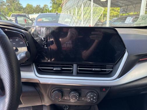 Summit White 2025 Chevrolet Trax FWD 1RS