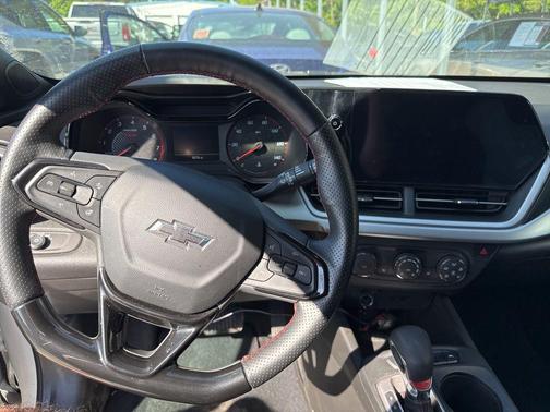 Summit White 2025 Chevrolet Trax FWD 1RS