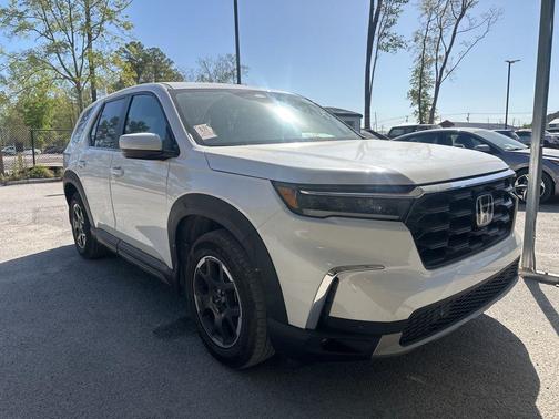 Platinum White Pearl 2023 Honda Pilot AWD EX-L 8 Passenger