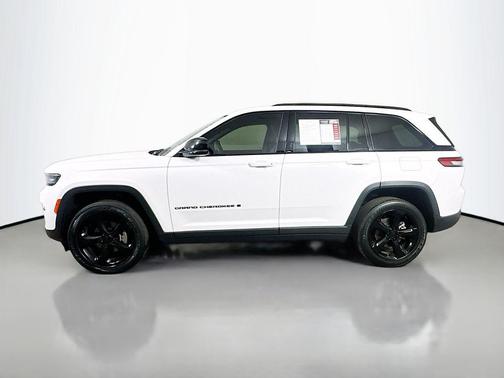 Bright White Clearcoat 2023 Jeep Grand Cherokee Altitude