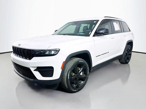 Bright White Clearcoat 2023 Jeep Grand Cherokee Altitude