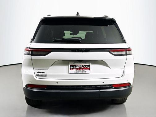 Bright White Clearcoat 2023 Jeep Grand Cherokee Altitude