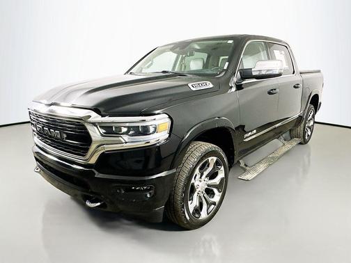 Diamond Black Crystal Pearlcoat 2023 RAM 1500 Limited