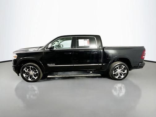 Diamond Black Crystal Pearlcoat 2023 RAM 1500 Limited