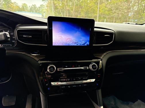 Gray Metallic 2022 Ford Explorer Limited