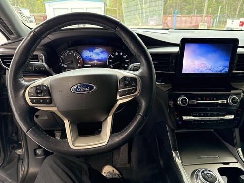 Gray Metallic 2022 Ford Explorer Limited
