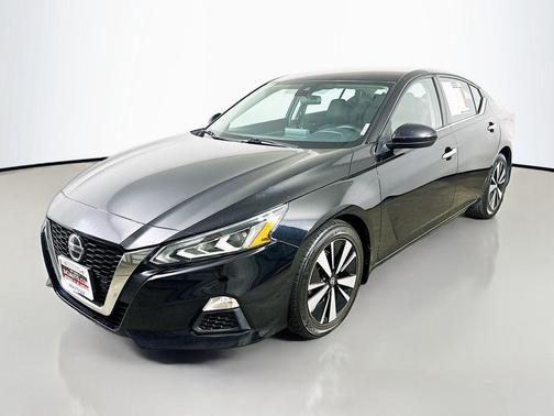 Super Black 2022 Nissan Altima 2.5 SV