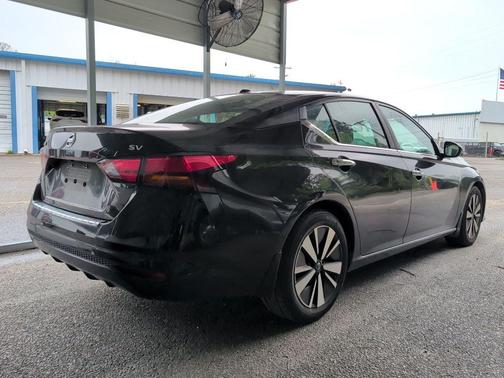 Super Black 2022 Nissan Altima 2.5 SV