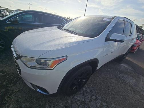 Summit White 2021 Chevrolet Traverse LT Cloth