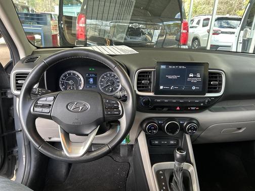 2022 Hyundai VENUE SEL
