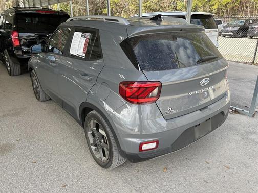 2022 Hyundai VENUE SEL