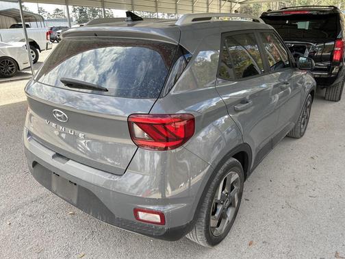 2022 Hyundai VENUE SEL