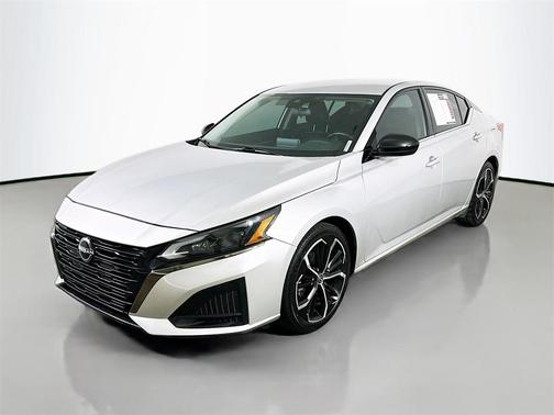 2023 Nissan Altima SR FWD