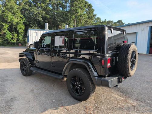 Black Clearcoat 2022 Jeep Wrangler Unlimited Sahara