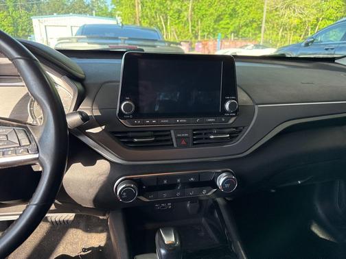 Gray Sky Pearl 2023 Nissan Altima SR FWD