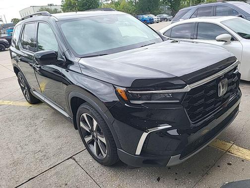 Crystal Black Pearl 2023 Honda Pilot AWD Elite