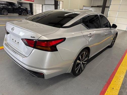 2020 Nissan Altima SR FWD