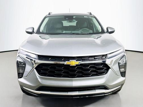 Sterling Gray Metallic 2025 Chevrolet Trax LT